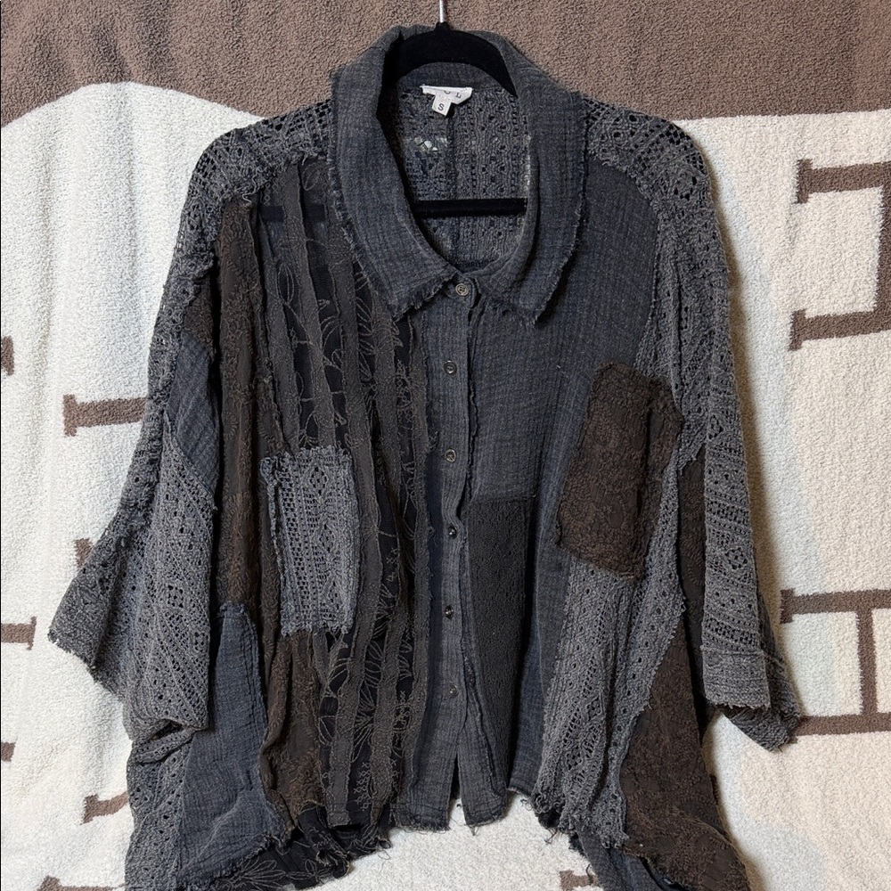 POL Gray and Black Textured Knit Top